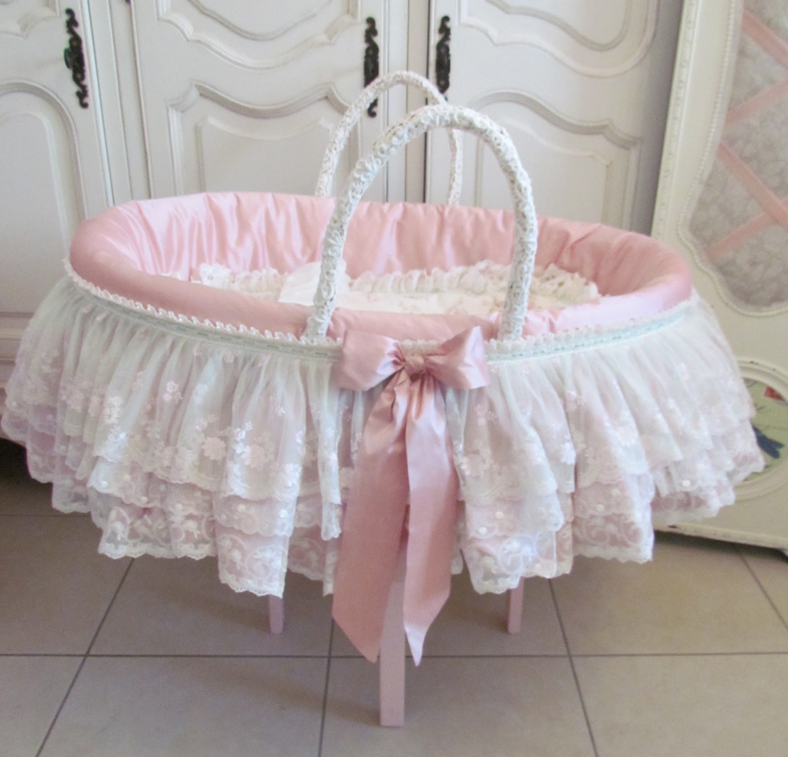 Angela Lace A Sweet Pink Moses Basket