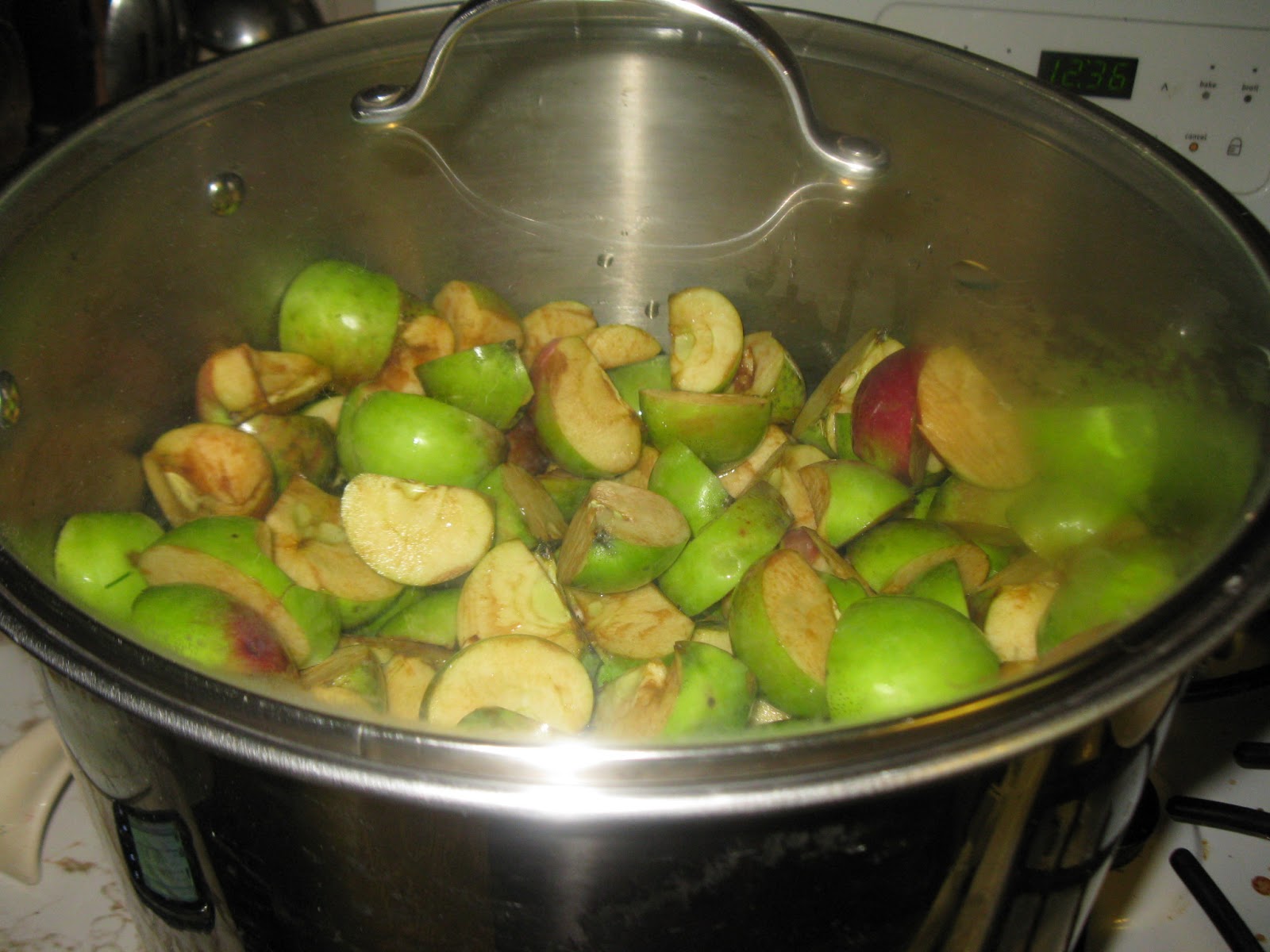 Simply Homemaking Windfall apples sauce...