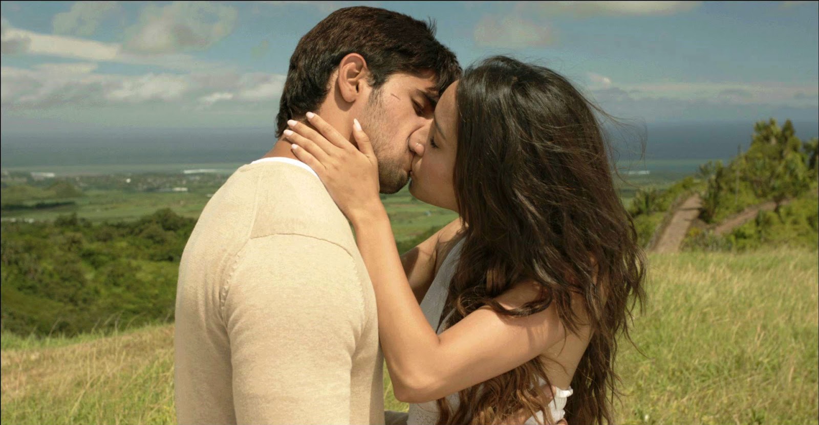 Najlepši filmski poljubac Ek+Villain+Kissing+Scenes+(1)