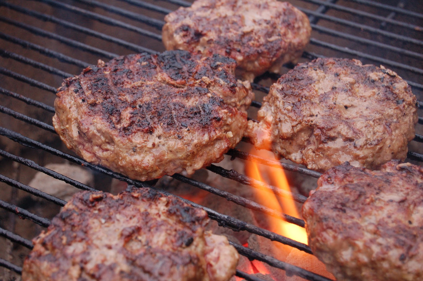 Kettler Cuisine Grilling the Perfect Burgers