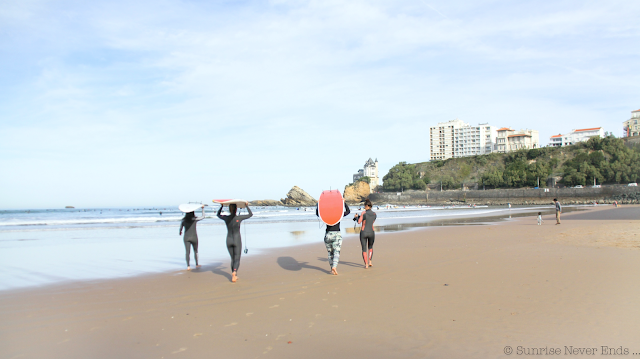 lady slider,biarritz,billabong,surfer girl,beach girl,surf,longboard,cote des basques,biarritz surf training,nora,elodie,guava and coconut,sunrise never ends