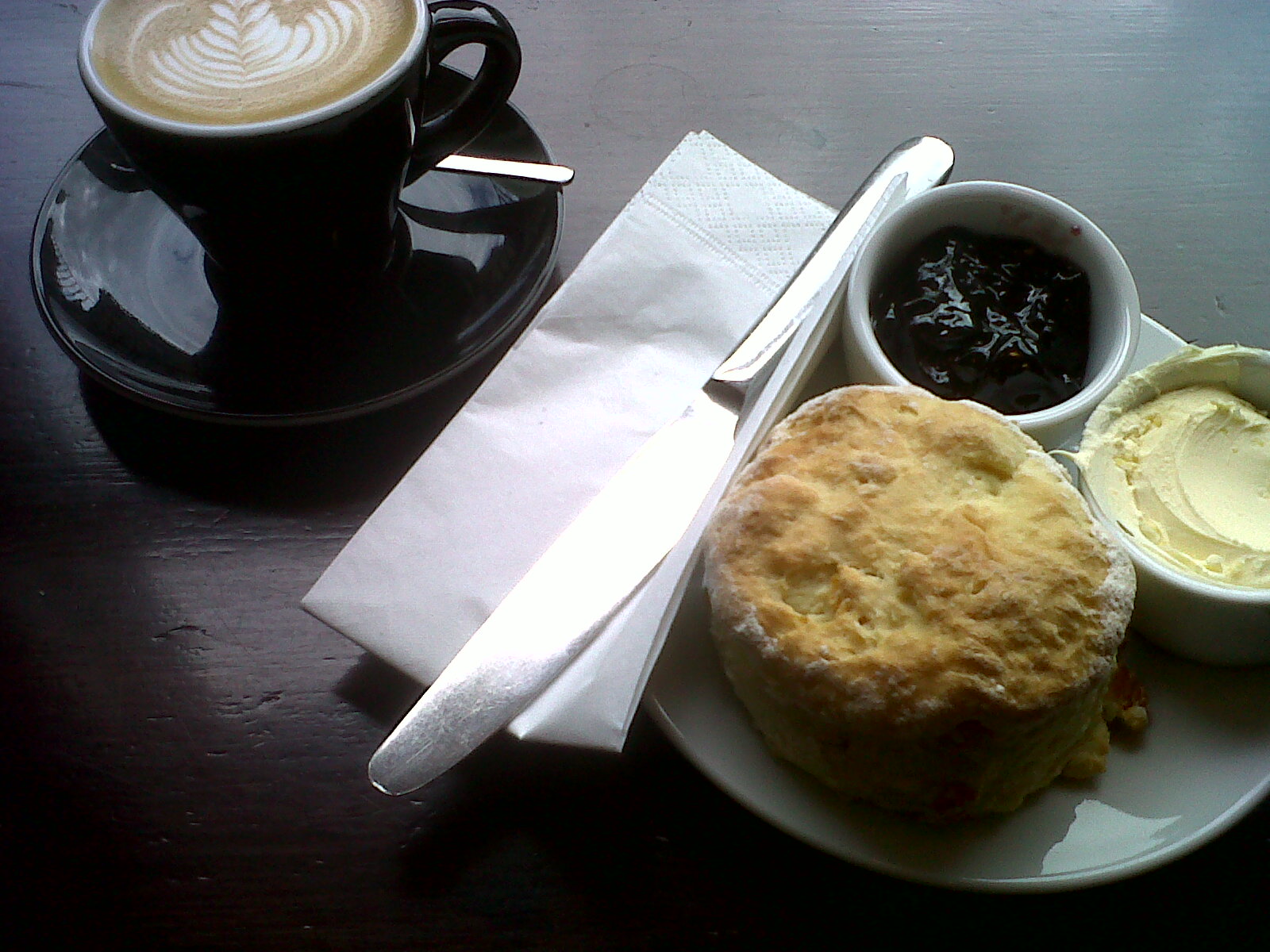 21st century urban housewife Wellington Coffee, Edinburgh...must stop scone treat!