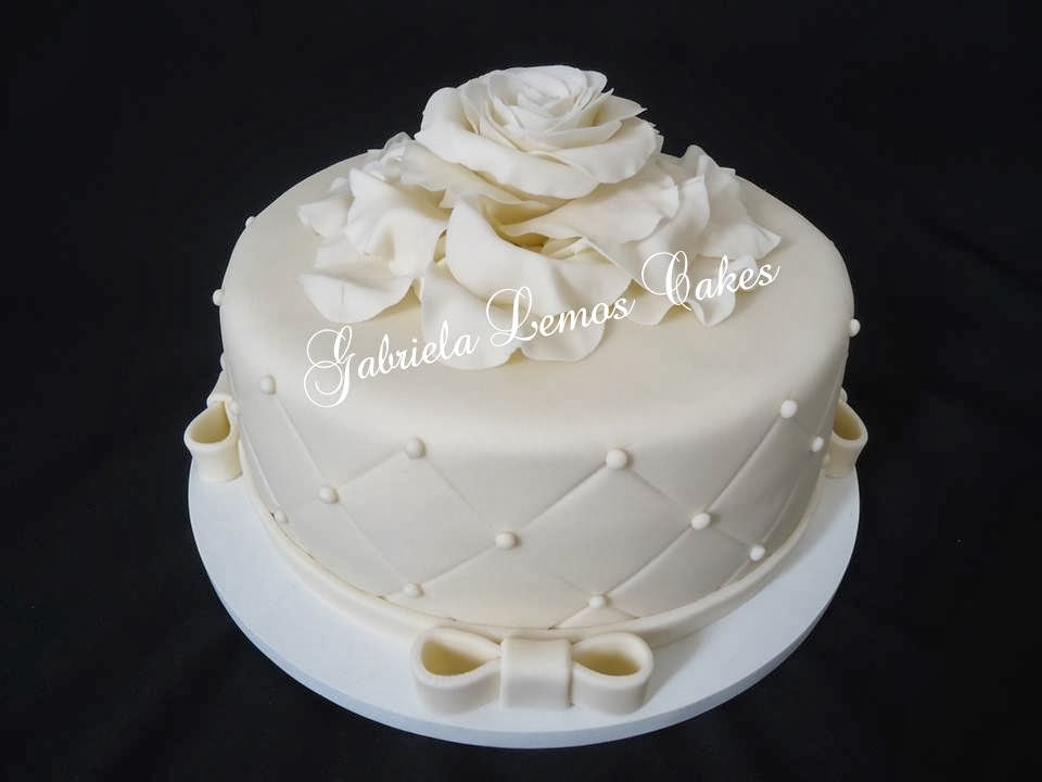 Bolos de Pasta Americana Bolos Personalizados Cupcakes Brigadeiro Gabriela Lemos Cakes