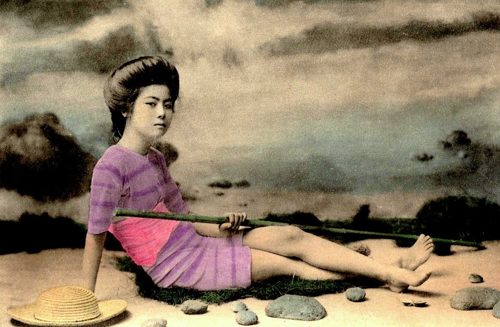37 Rare Color Photos of Young Japanese Girls Posing in Bathing Suits