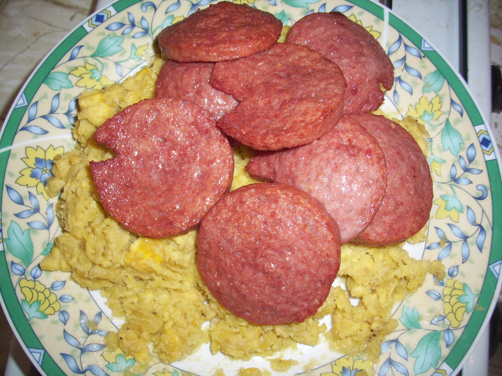 Cocina casera República Dominicana Mangu con salami
