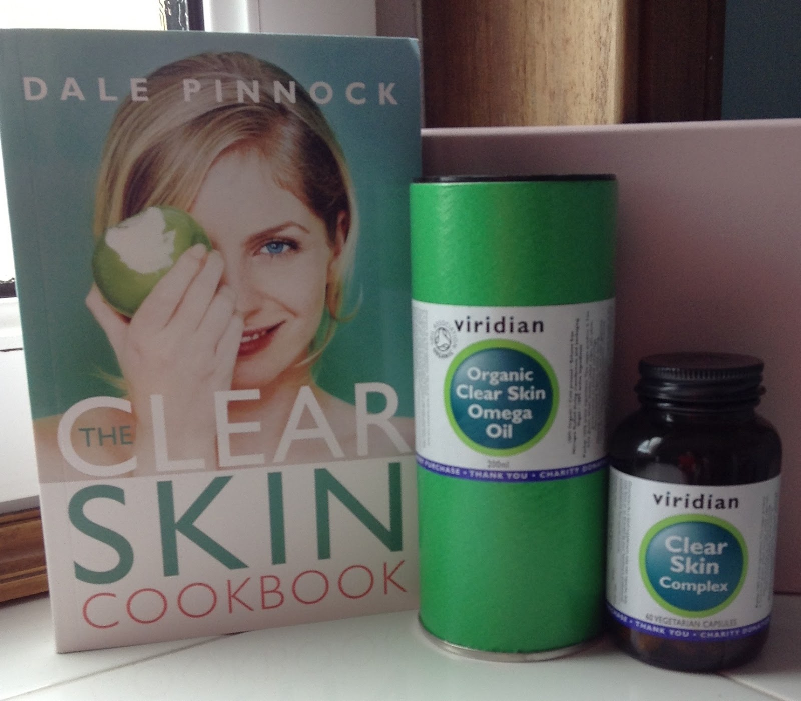 The Powdered Nose: Viridian Nutrition Clear Skin - Review