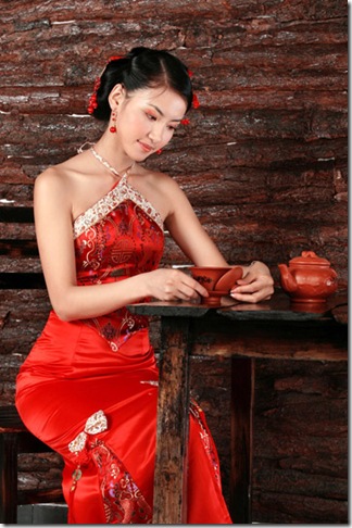 http://1.bp.blogspot.com/-KCerQF1b6DI/TiTxOBwYg_I/AAAAAAAAAOM/IKW1MC5AOfs/s1600/Chineseweddingdresses.jpg