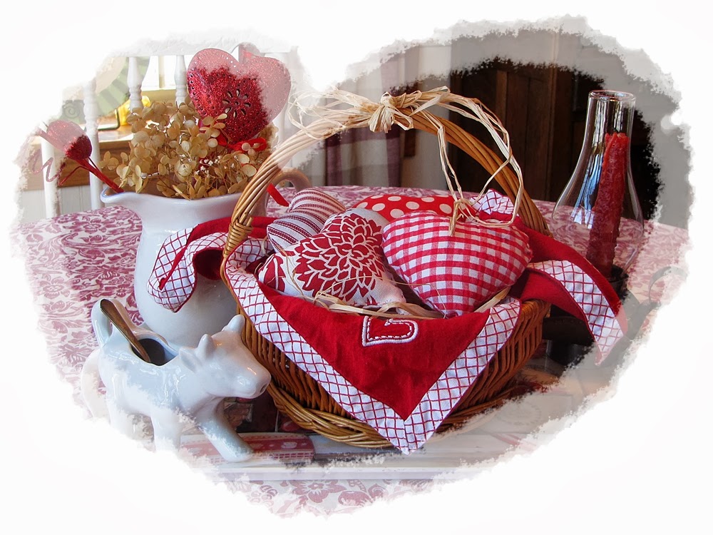 Applestone Cottage: Thrifty Valentine Centerpiece