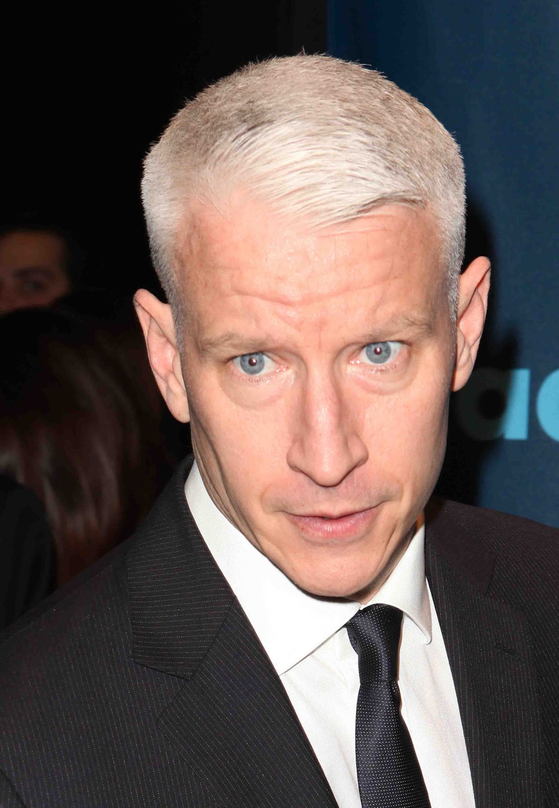 http://1.bp.blogspot.com/-KEXpDQzI6tM/UUaq5uLJN8I/AAAAAAACuBg/hzbPs8YrNcI/s1600/Anderson+Cooper.jpg