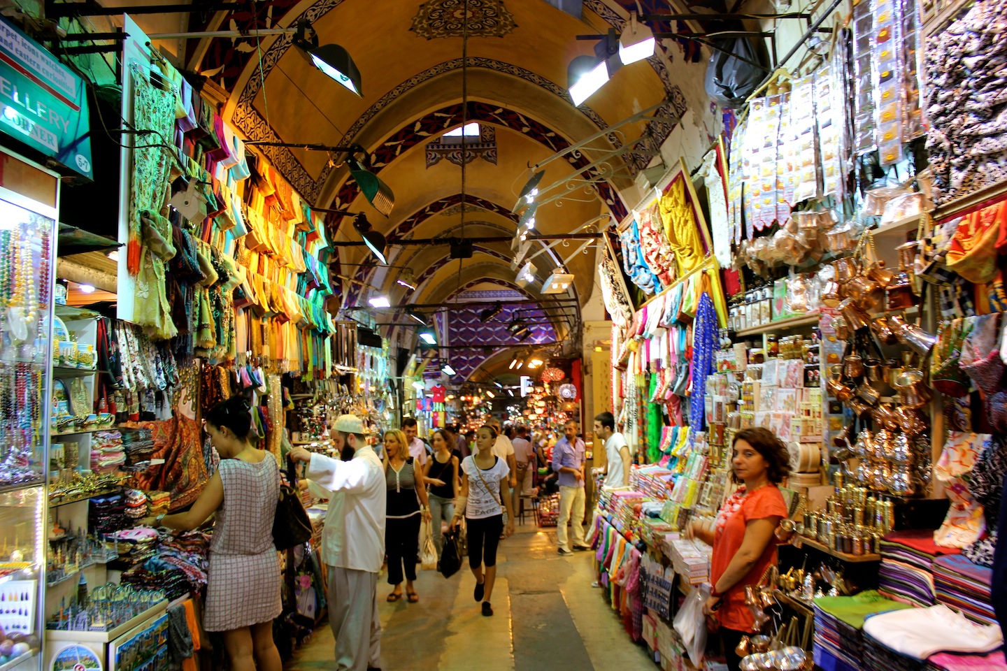 Shopping galore at Istanbul's Grand Bazaar (PHOTOS) BOOMSbeat
