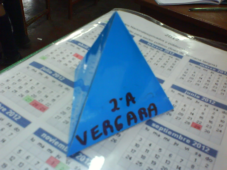 Modelo de papel de un tetraedro