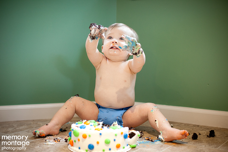 first birthday cake smash session photo