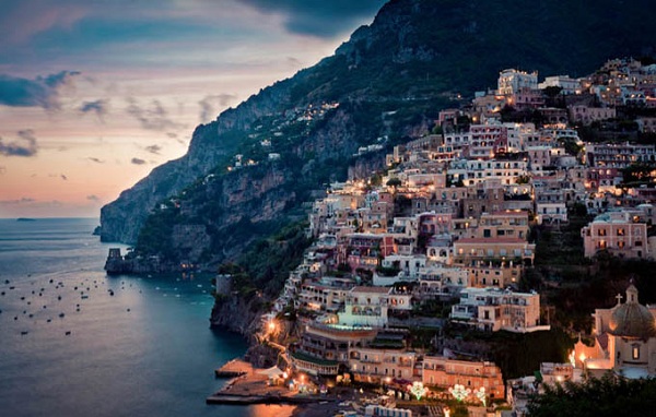 THE MOST BEAUTIFUL SCENERY IN THE WORLD 3 Positano+l%C3%A0+m%E1%BB%99t+trong+nh%E1%BB%AFng+th%C3%A0nh+ph%E1%BB%91+ch%E1%BA%A1y+d%E1%BB%8Dc+b%E1%BB%9D+bi%E1%BB%83n+mi%E1%BB%81n+Nam+Italia