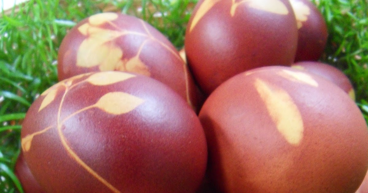 Oeufs de Pâques à décor végétal aux pelures d'oignon - Recette par Diana