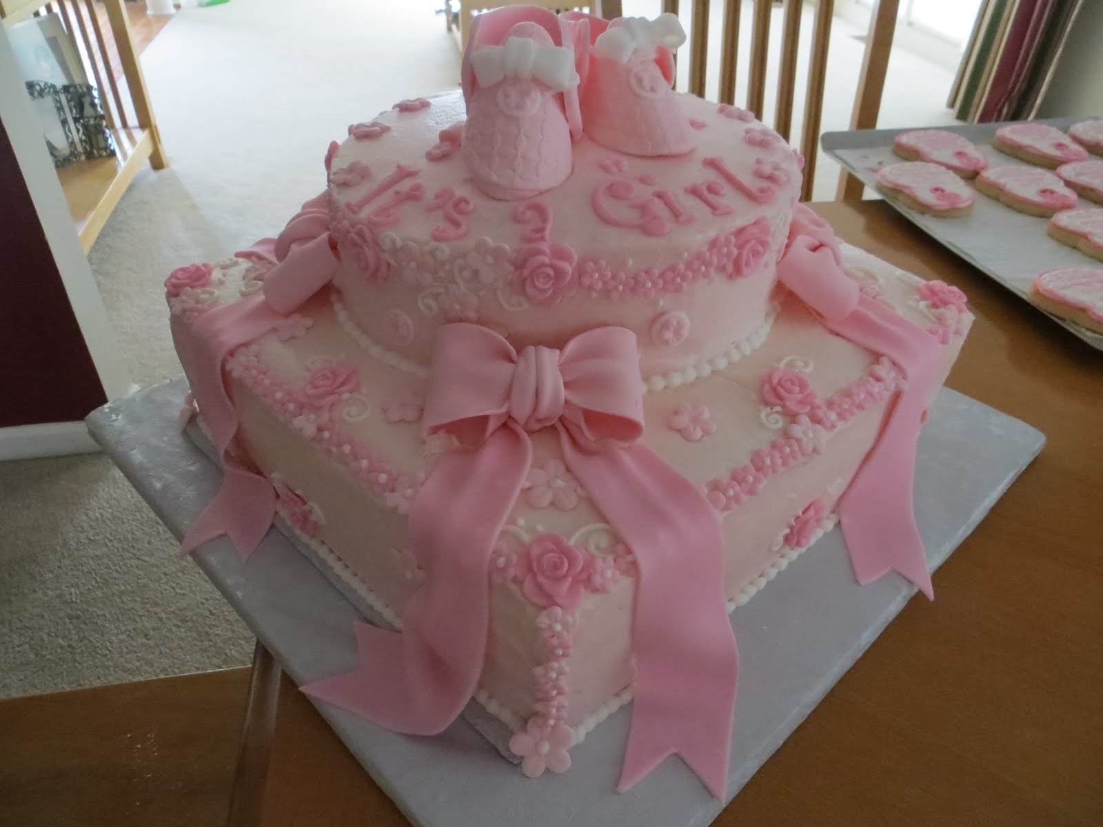 CAKES AND MORE: Baby Shower Cake It's a Girl!