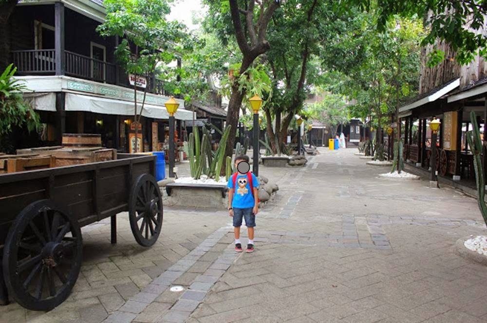 Stay, Stray, Play and Feast Dufan is Fun; Jakarta, Indonesia Series 4