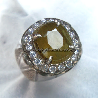 Batu permata yellow sapphire