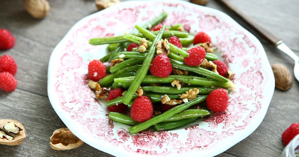 Green Bean Raspberry Salad with Walnuts and Herbs de Provence