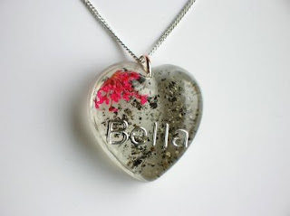 Personalised keepsake jewellery for ashes