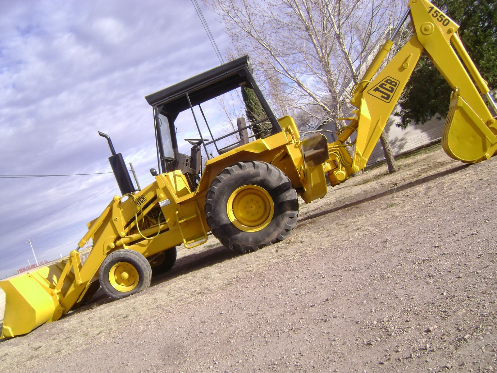 MAQUINARIA AGRICOLA INDUSTRIAL Retroexcavadora JCB 1550