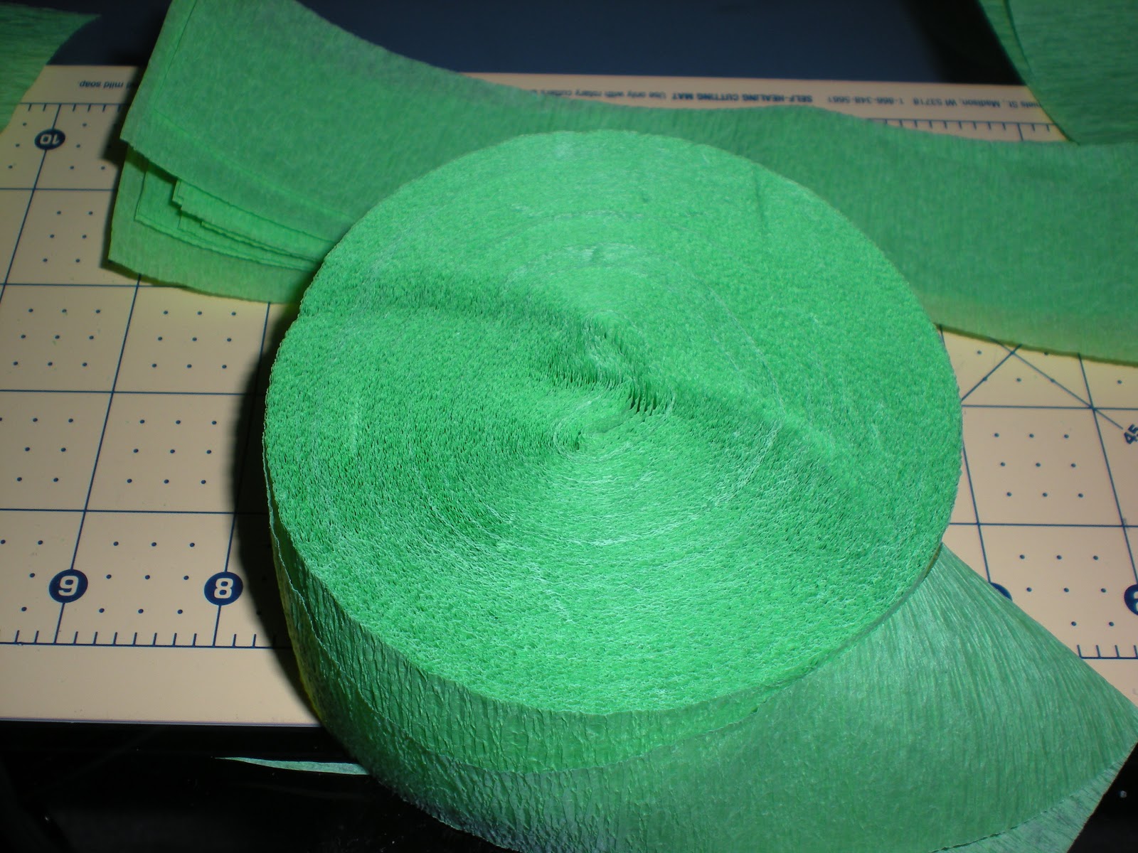 Green crepe paper Streamer Roll of green crepe paper_streamer