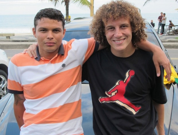 idolos-imitam-fas-david-luiz-e-thiago-silva-repetem-sosias-mirins-do-piauifc2c441e4970de9f4020195ba4ee7d63.jpg