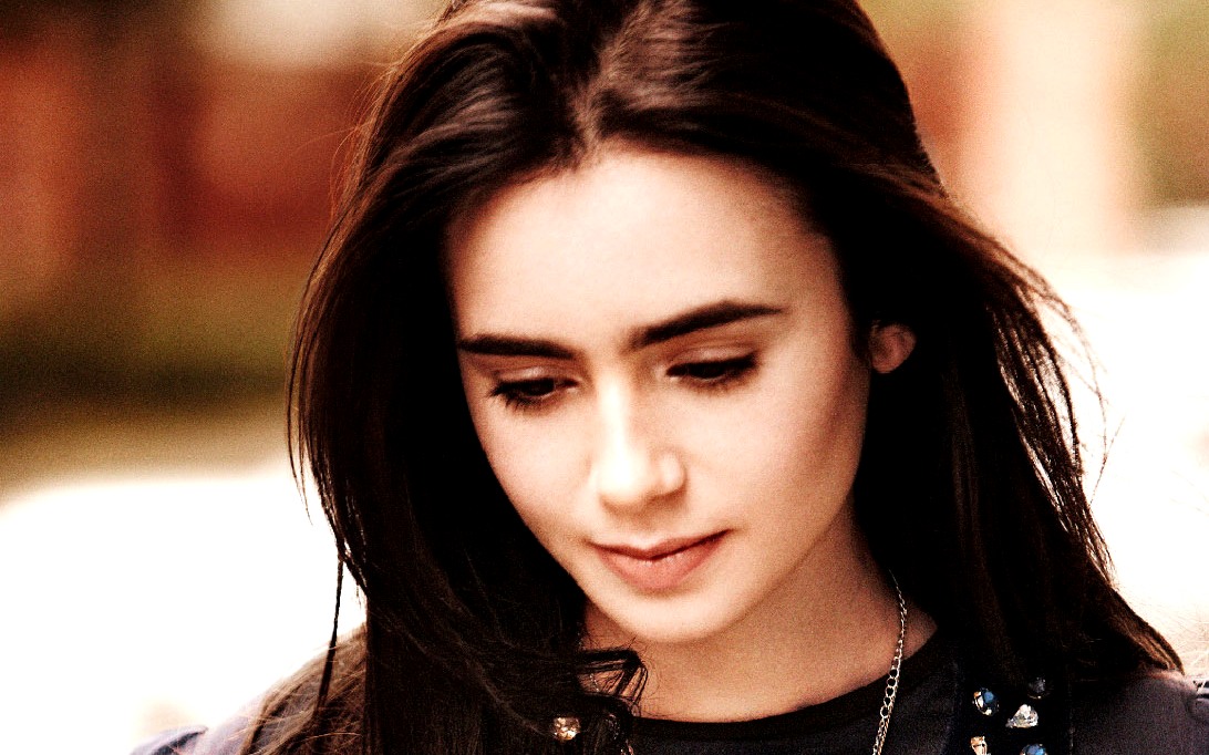Lily Collins (Wallpaper 1) beautiful photo gallery | WOMAN IN PICTURE