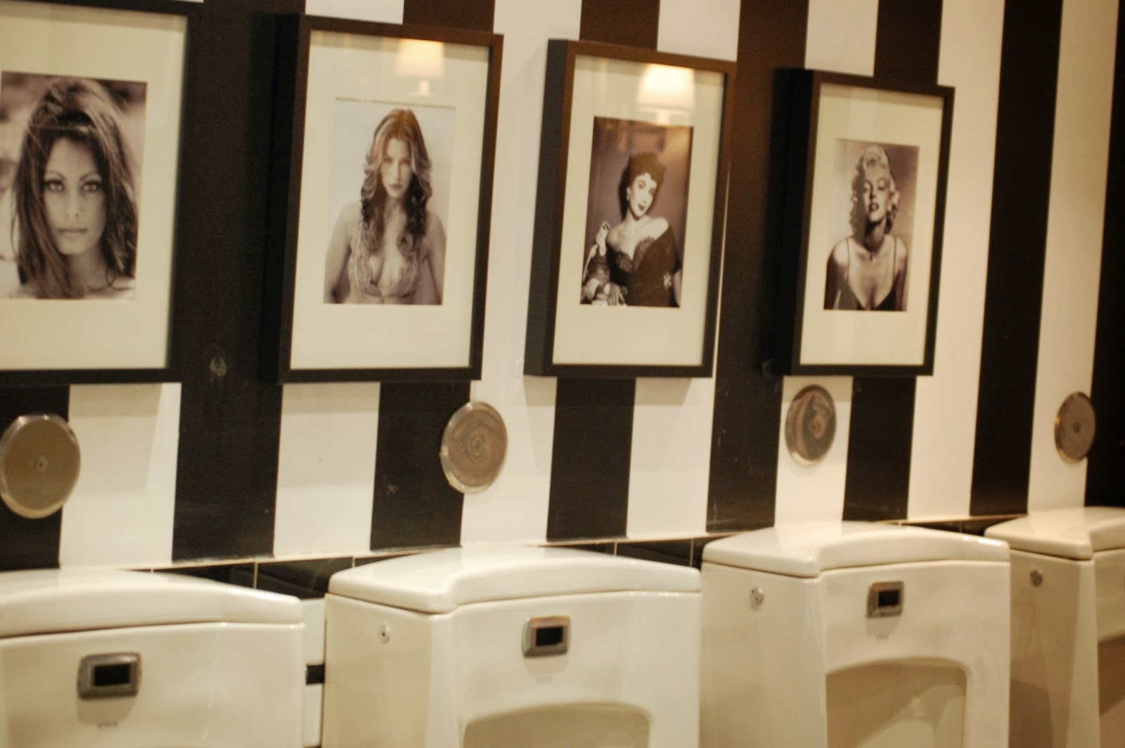 Toronto things Toronto Public Washrooms / Restrooms