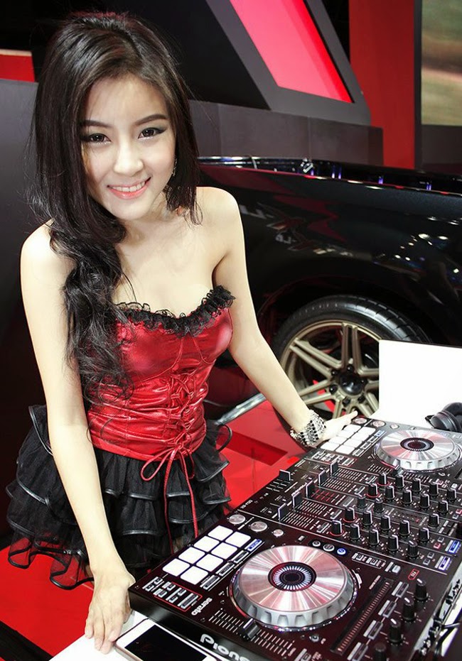 Bỏng mắt ngắm thời trang của các nữ DJ