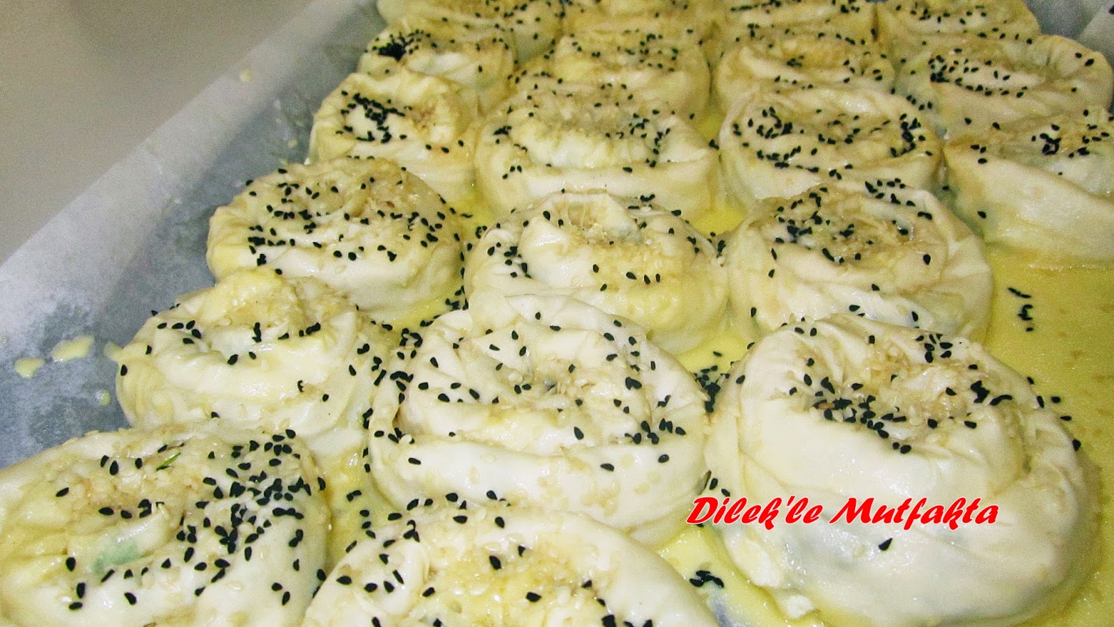 Patatesli, Peynirli Hazır Yufkadan Gül Böreği Dilek�le Mutfakta