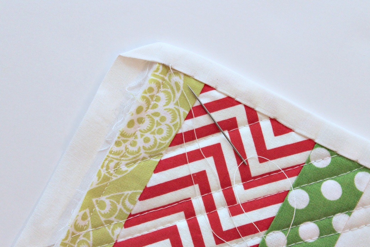 Saltwater Quilts Binding Corners Tutorial Square and Pretty