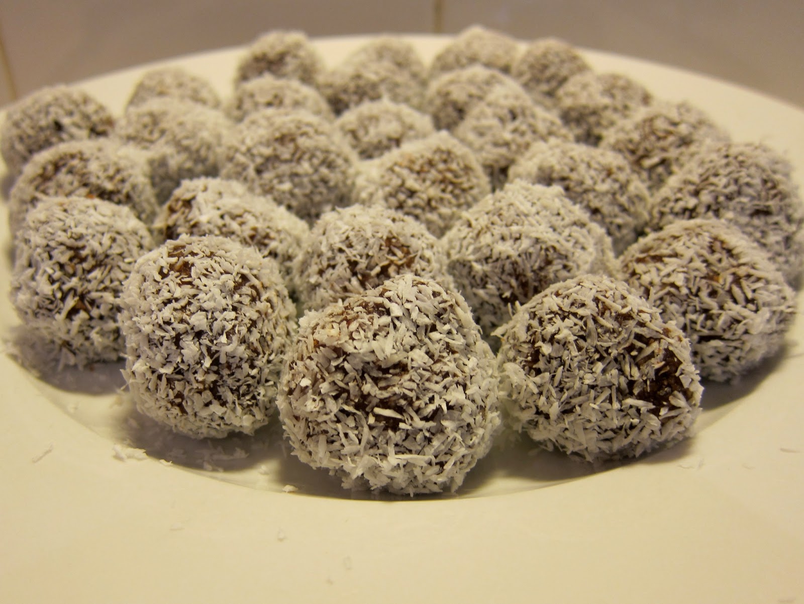 AMAZEballs the adventures of MNMs