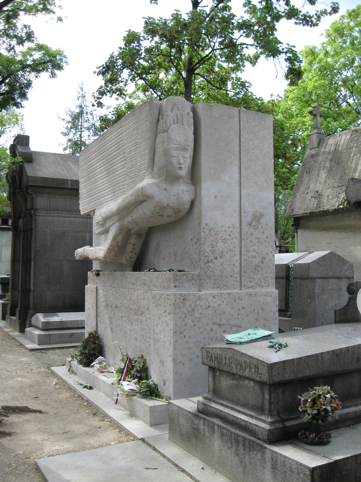Love Letter From London Oscar S Tomb A Case Of Misguided Conservation