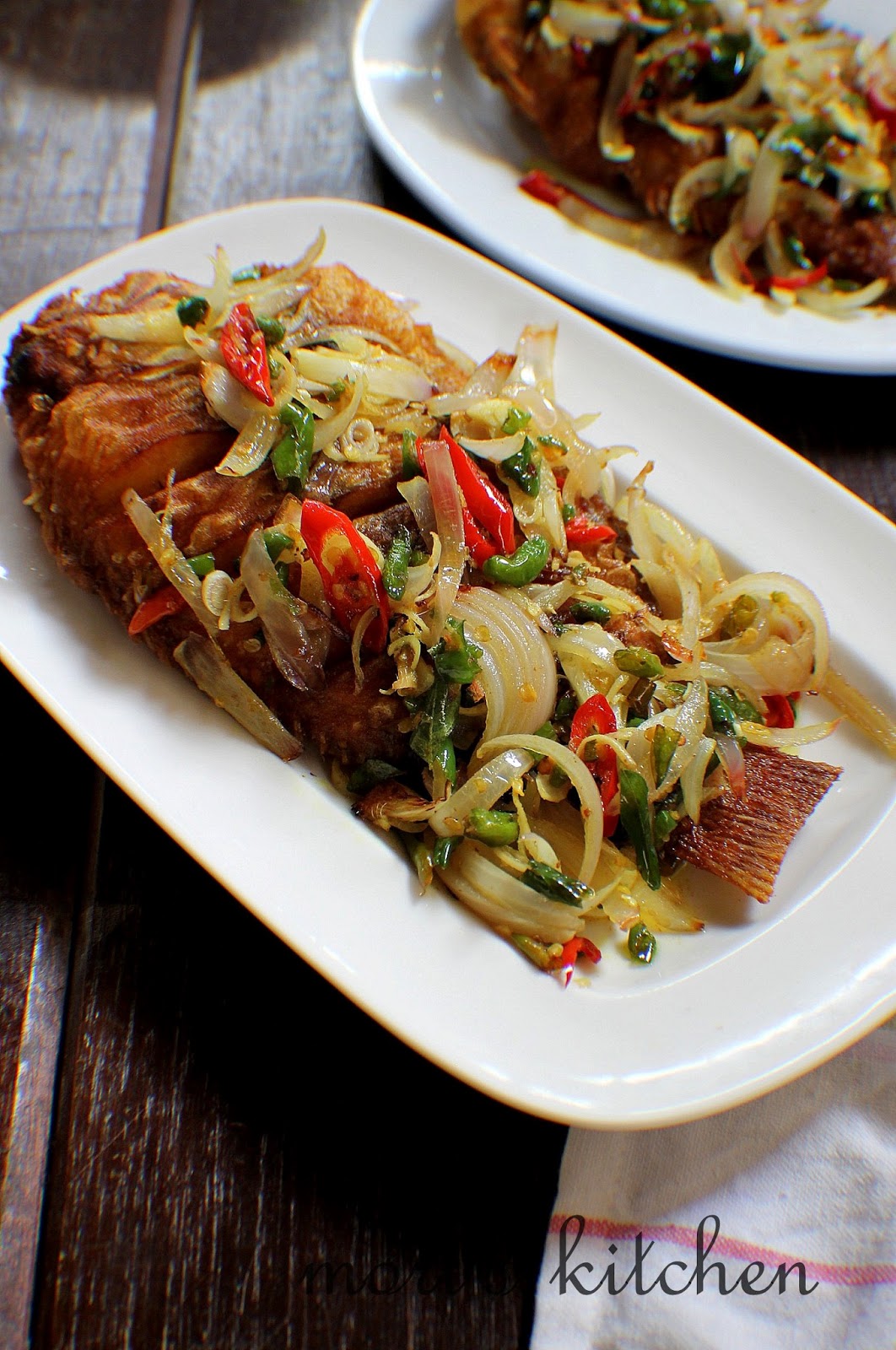 Mori's Kitchen Ikan Tilapia Goreng bercili dengan Siput Sedut Lemak