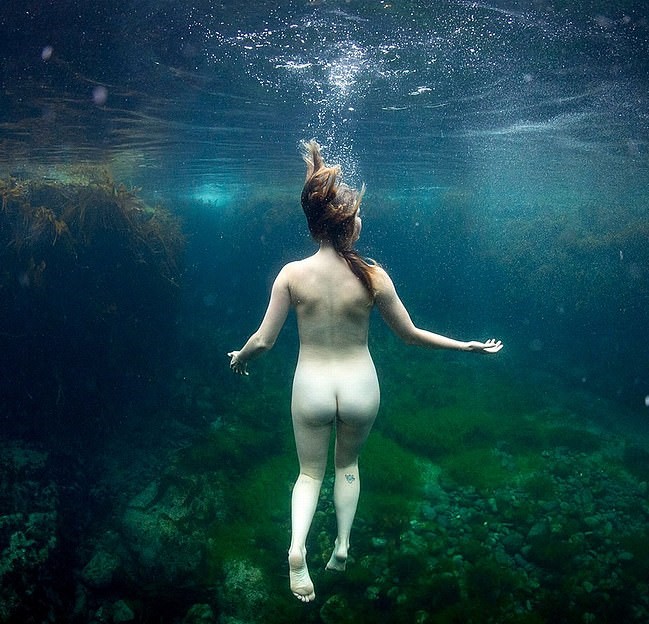 Teen girls nude swimming