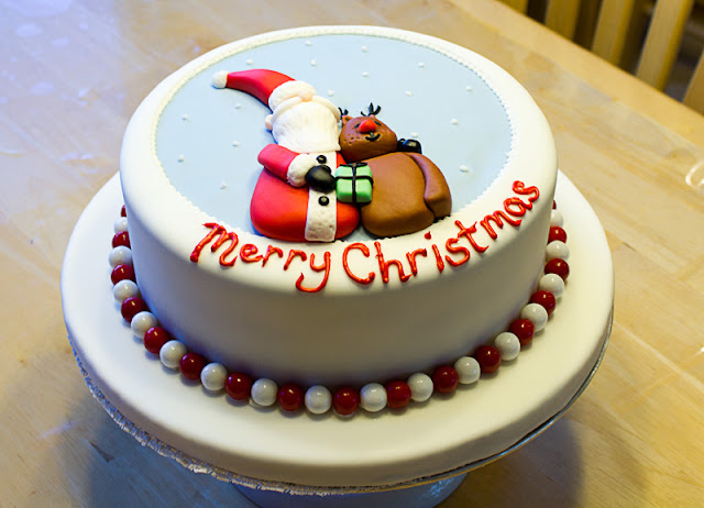 Christmas cake merry cakes cakesdecor presents gift Merry Christmas Cakes - Beautifull and Latest Mehndi Design | Dresses Design for Gilrs 2012-2013