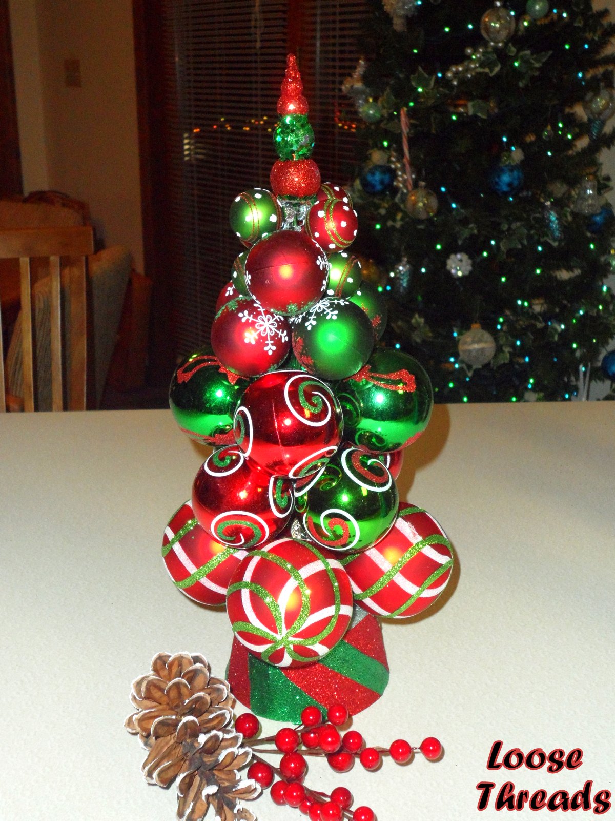 Loose Threads Knitting Needle Christmas Tree