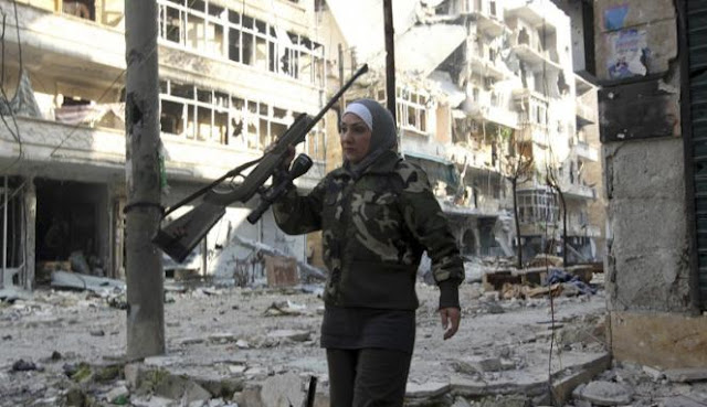 Guevara, sniper wanita Suriah.