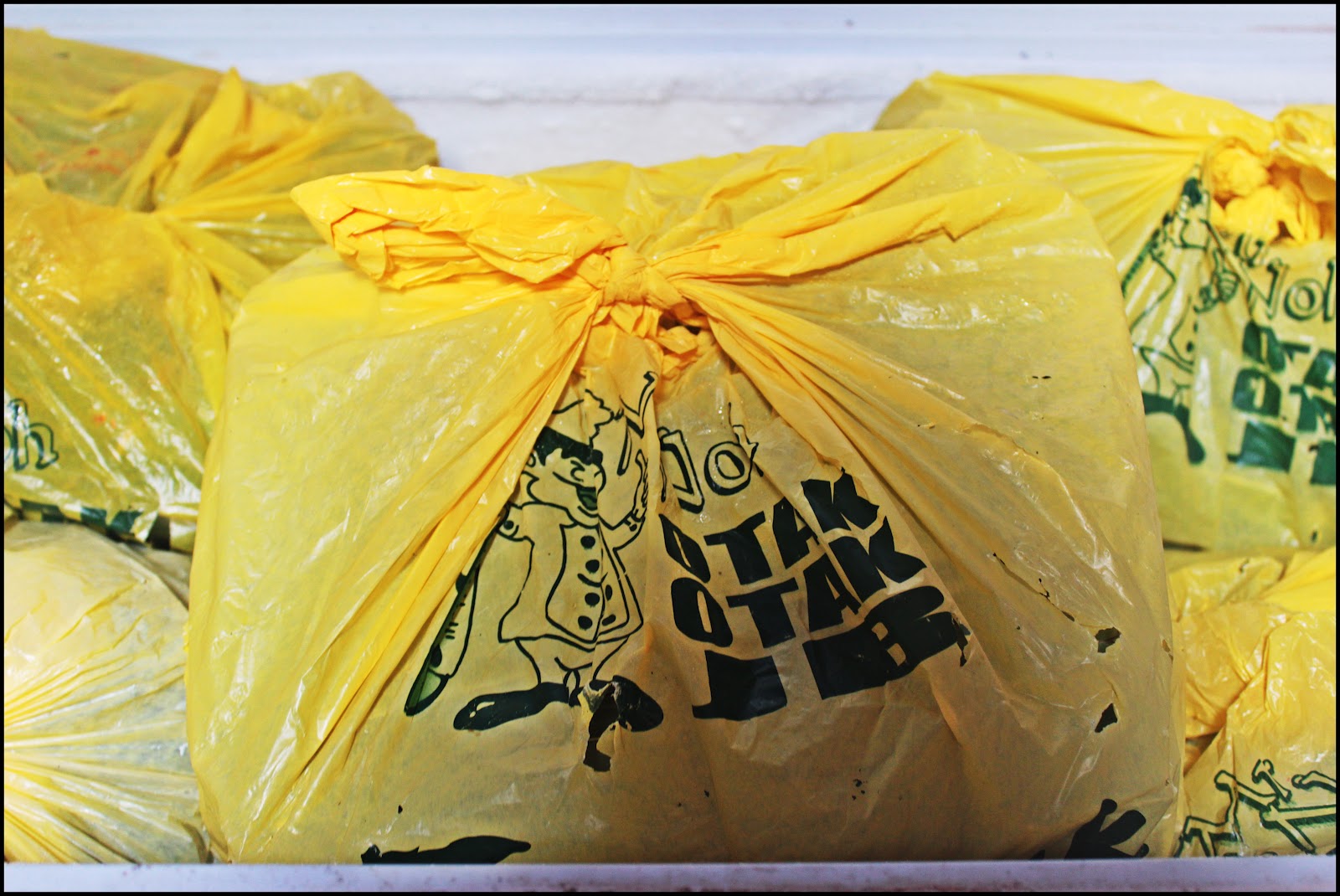 PEMBEKAL OTAK-OTAK JB DI PANTAI TIMUR