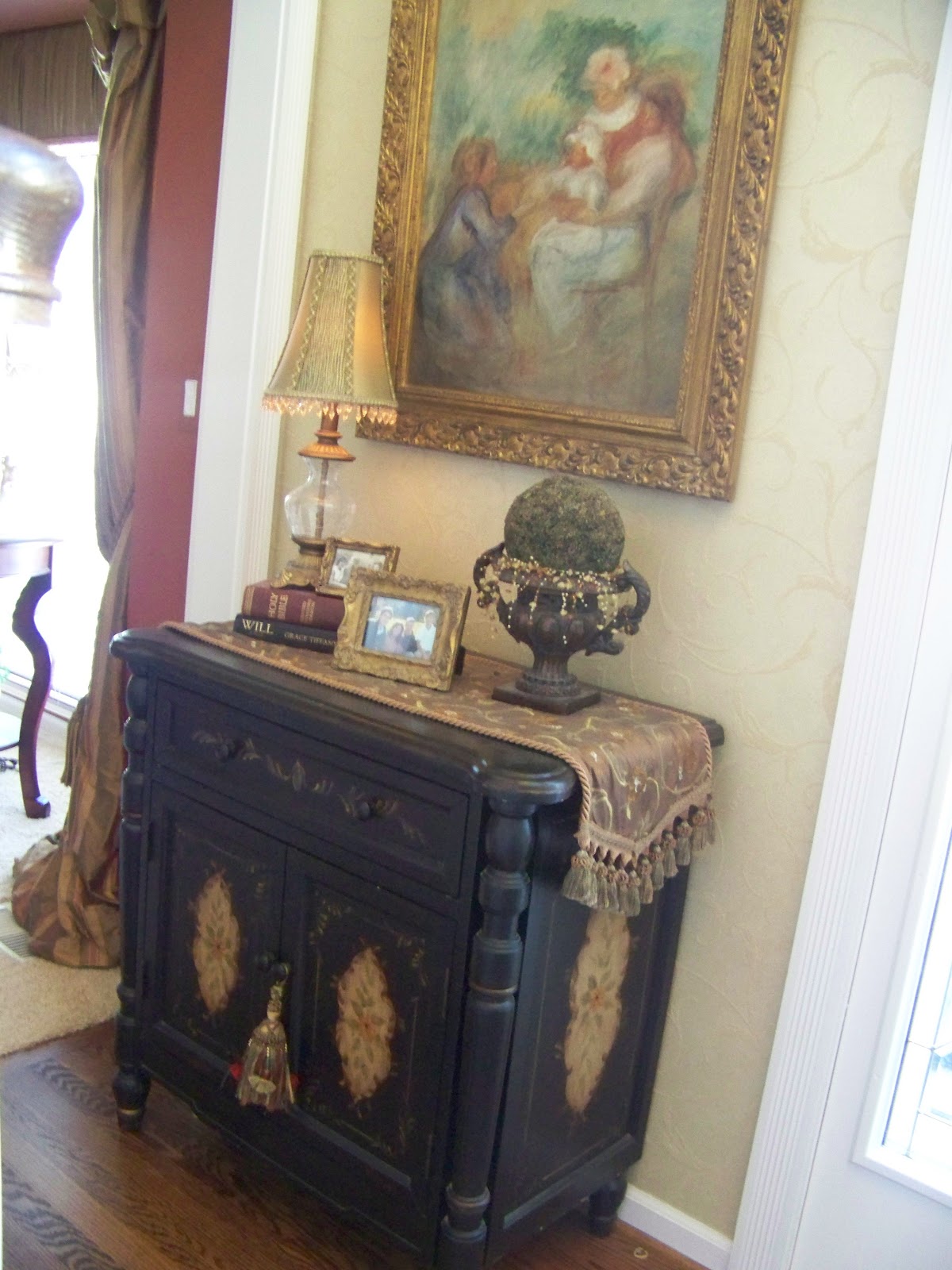 Story Foyer Decorating Ideas Wallpaper | PicsWallpaper.com