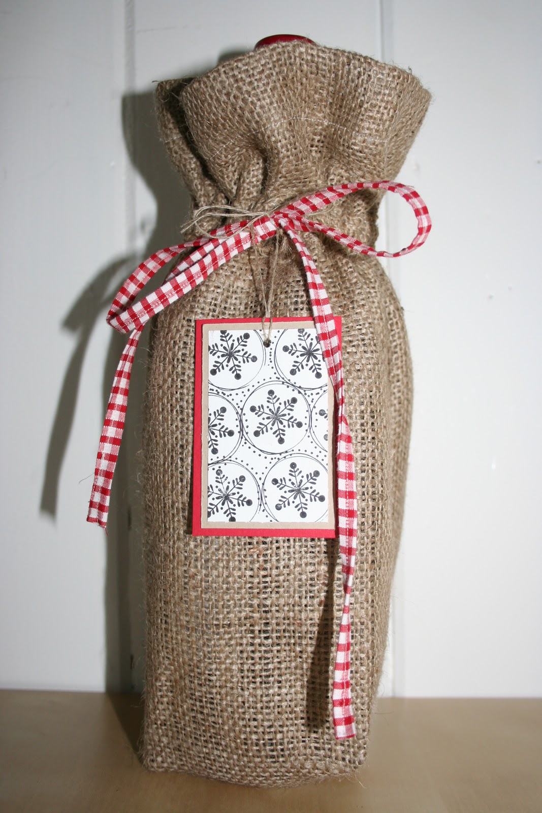 redneedle sewing: Handmade Monday - Wine Bottle Gift Bag Tutorial