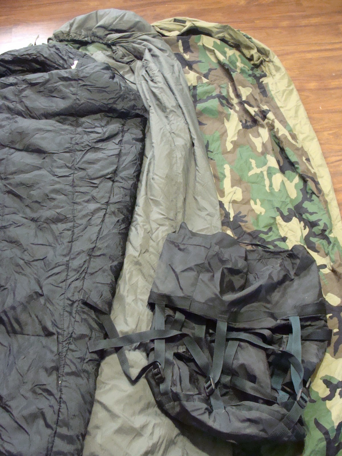 Wingo's Surplus USMC 4 PC COMPLETE MODULAR SLEEP SYSTEM 165.00
