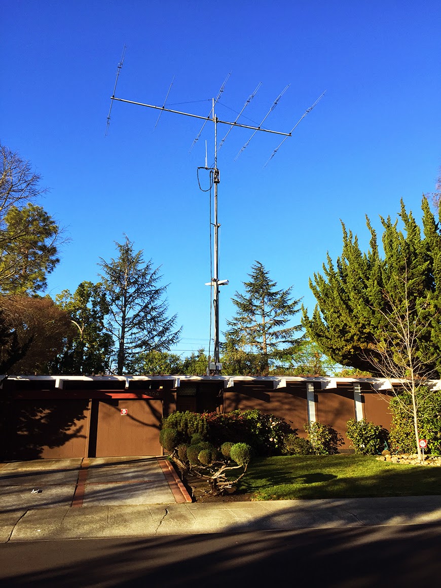 Peninsula Daily Photo Giant Antenna
