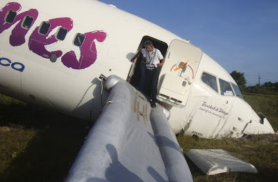 [Internacional] Fotos do Acidente da Caribbean Airlines 737_800+-+Caribbean+Airlines+-+Guiana+-+jul2011_+%25288%2529