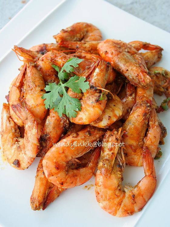 Table for 2.... or more: Garlicky Spicy Prawns - Prawns Week #1