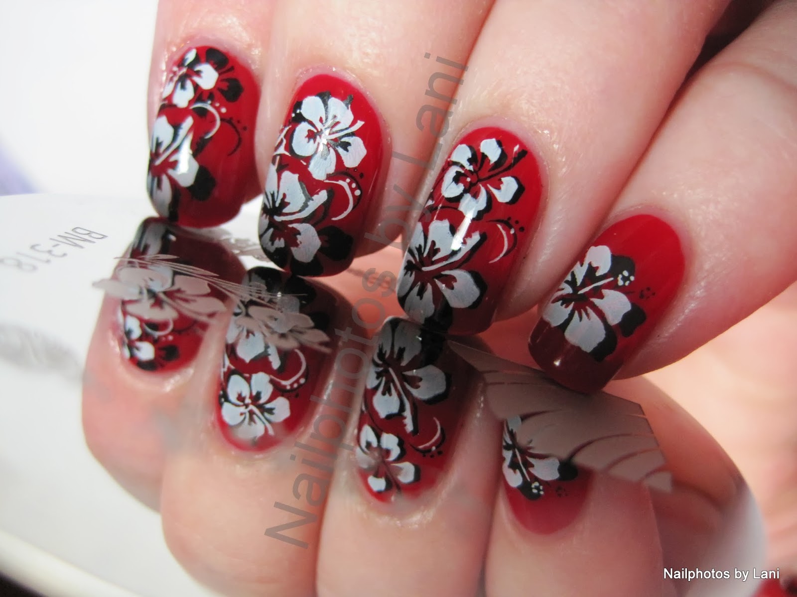 Nailphotos by Lani Shadow Stamping Red with white flowers & black shadow