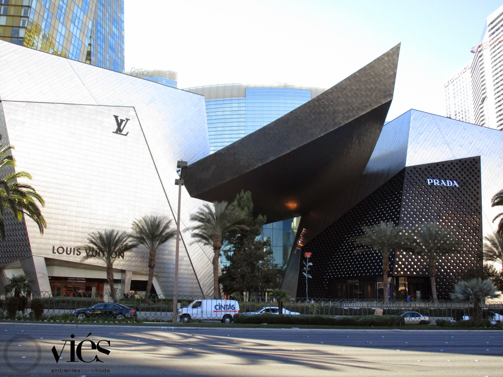 Lojas Louis Vuitton e Prada Viés Design