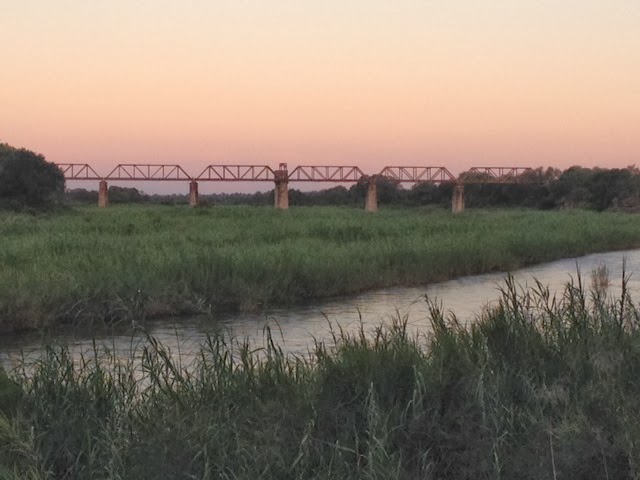 Krugerpark uitzicht op de spoorbrug - buiten dienst - over de Sabi rivier