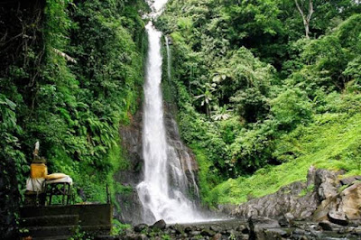 Dingin-Dinginan di Air Terjun Gitgit