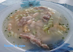 Caldo de feijão branco e entrecosto.